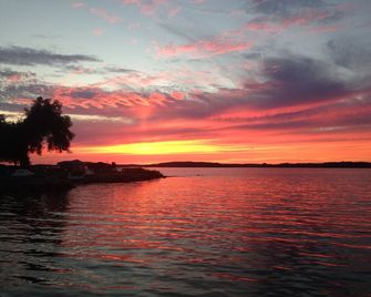 Thousand Islands cottage on the beautiful St. Lawrence River, marina included - Clayton - Playa