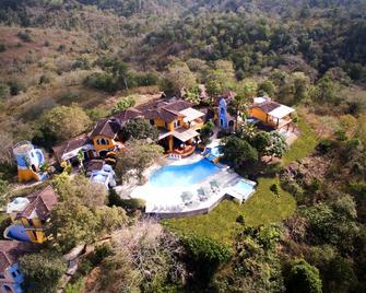 Mantaraya Lodge - Puerto López - Building