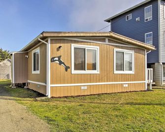 Walk to Beach! The Little Orcas Moclips Cottage - Moclips - Building