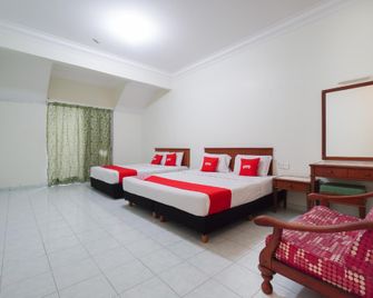 OYO Home 89484 Teluk Batik Resort - Lumut - Soverom