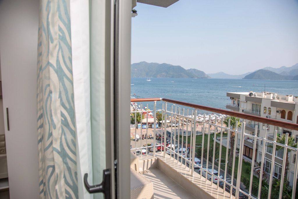 Asli Hotel - מרמריס - מרפסת