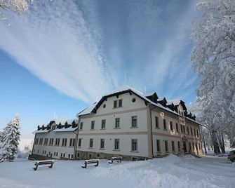 Hotel Poutni Dum - Králíky - Gebäude