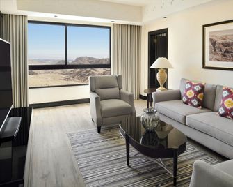 Petra Marriott Hotel - Wadi Musa - Living room