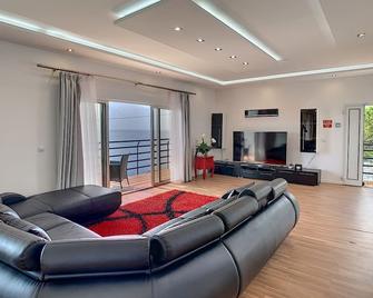 Villa Prainha by LovelyStay - Canical - Wohnzimmer