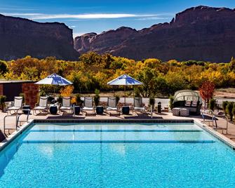 حياة بليس مواب - موآب - حوض السباحة