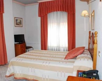 Hostal Universal - Benavente - Спальня