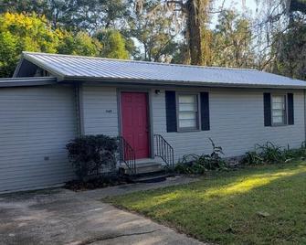 Cozy Cottage surrounded by antebelllum homes close to downtown. - Monticello - Gebouw