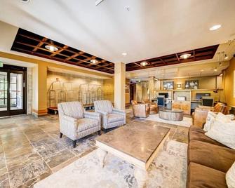 Silver Mtn Studio Condo Ski - Mtn Bike- Hiking - Kellogg - Living room