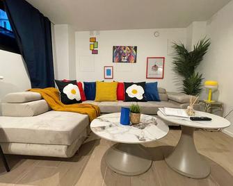 One Lux Stay Studio Basement near Antwerp Central - Anversa - Soggiorno