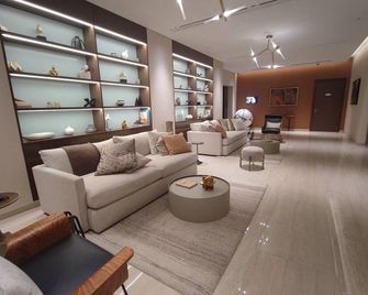 Beautiful 2 bedroom next to Business Bay - Sobha Creek Vista - Dubái - Sala de estar