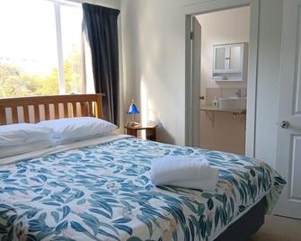 Purple Hen Guest House - Katikati - Habitación
