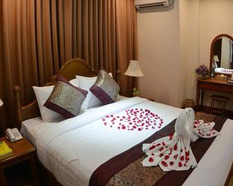 Golden Butterfly Hotel - Yangon - Bedroom