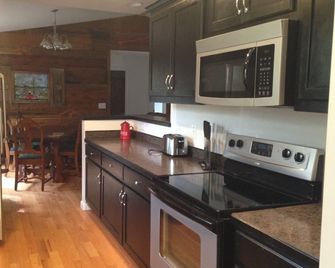 River Access and just 3.5 miles from Downtown Franklin - Franklin - Кухня