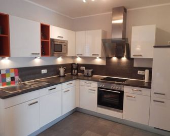 Luxus FH 'Seekiste' mit 38C Außenwhirlpool - Goehren-Lebbin - Keuken