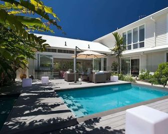White Sands Beach House - Marcoola - Bazén
