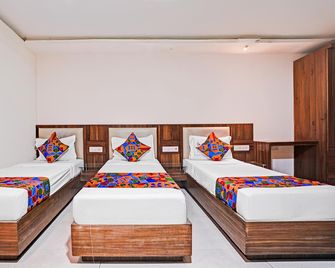 Fabhotel Address Inn - Mumbai - Bedroom