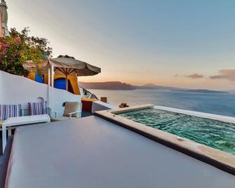 Chroma Suites - Oia - Balcony