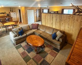 Private and Spacious Apartment - Missoula - Living room