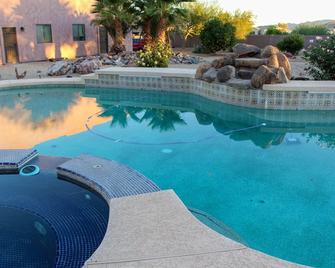 5 Bedrooms, Pool/Jacuzzi - 2 Master Bedrooms - 3155 Sqft - Wittmann - Pool