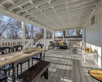 Bungalow in Downtown Dickson - Dickson - Balkon