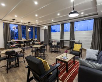 OYO Townhouse 011 Esplanade - Calcuta - Restaurante