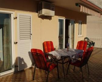 Apartment Rosa - Rijeka - Innenhof