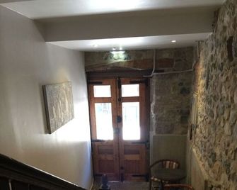 Pensión San Pelayo 10 - Cangas de Onís - Stairs