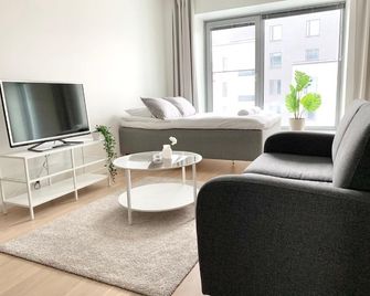 City Home Finland Big Luxury Suite - Spacious Suite with Own SAUNA, One Bedroom and Furnished Balcony next to Train Station - Tampere - Olohuone