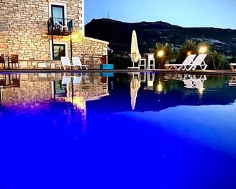 Victoria Hotel and Lounge - Foca - Pool