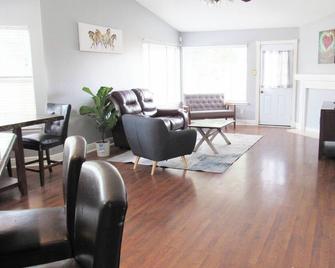 Elevate Your Stay: Uncompromising Safety and Luxury Await at the Elysian Retreat - Harvey - Living room