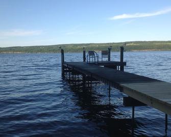 Family Cottage Get-away In The Heart Of Seneca Lake Wine Country - Pet Friendly - Dundee - Living room