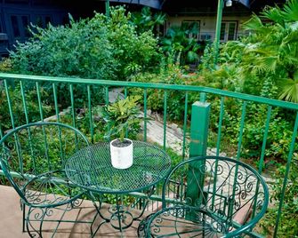 Family Garden Inn & Suites - Laredo - Balcony