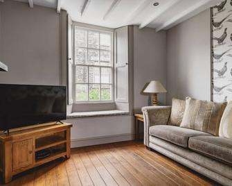 Owd Peg's, Traditional Cottage-Bowness Centre - Bowness-on-Windermere - Living room