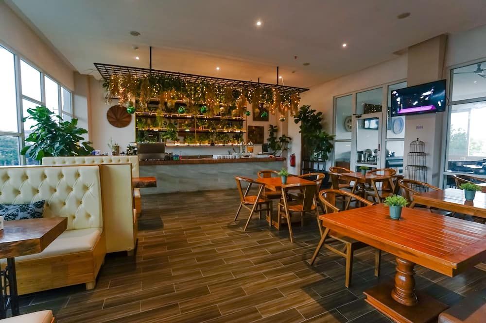 Deli Hotel - מדאן - בר
