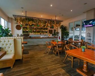 Deli Hotel - Medan - Bar