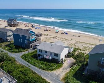 7140 - Pelican Watch - Nags Head - Budova