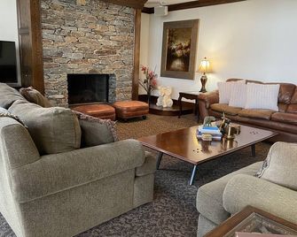 2 Water Front homes w/Pool-Enjoy Resort style! - Moseley - Sala de estar