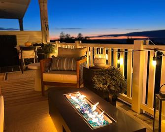 3bed -2bath Retreat Sleeps up to 9 w/Amenities+LargerTerrace+Bay Views+Office - Petoskey - Balcony