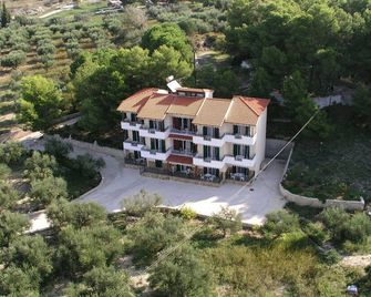 Almyros Studios & Apartments - Mantzavinata - Rakennus