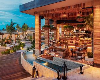 Jungala Park Hotel at VidantaWorld Riviera Maya - Cancún - Bar