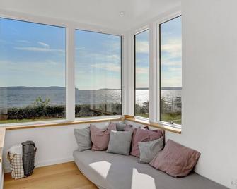 Lovely home in Fredericia with house sea view - Fredericia - Wohnzimmer