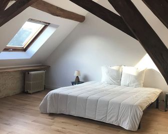 Burgundy : Lovely House With A View On The Countryside - 아르시쉬르퀴르 - 침실