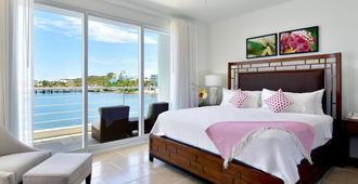 Coral Beach Club Villas & Marina - Upper Prince's Quarter - Schlafzimmer