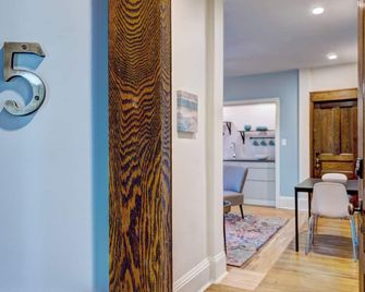 The Kinley House - Lunenburg - Hallway