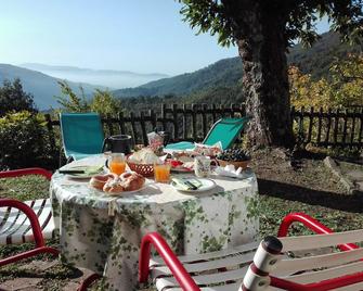 Garden with views and absolute tranquility - Pistoia - Innenhof