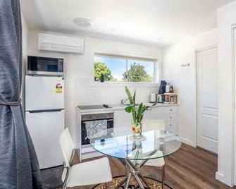 The Compact Cube - One-Bedroom Apartment on Summer - Orange - Living room