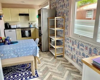 Large 3 bed Chalet -sleeps 6- dog friendly- garden - Bridlington - Cuisine