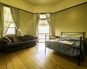 The Middle Pub - Byron Bay - Bedroom