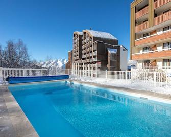 Résidence Pierre & Vacances Les Bergers - Huez - Piscine