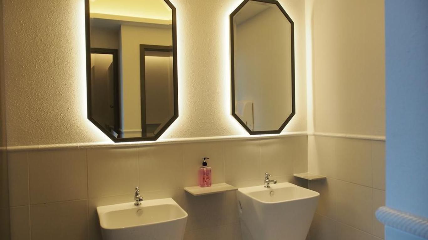 Aqueen Heritage Hotel Little India